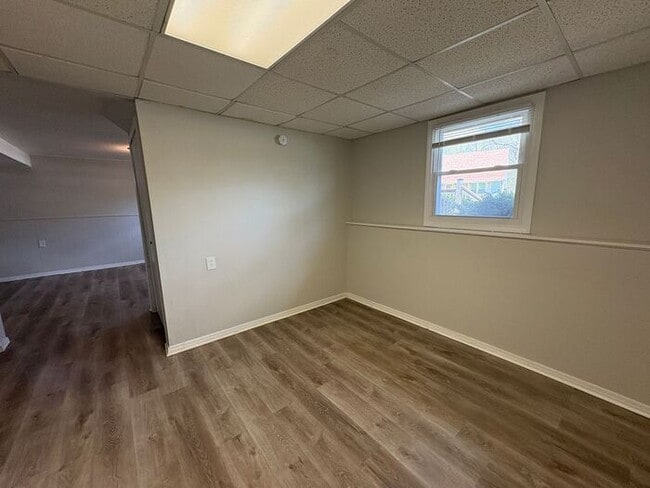 Building Photo - Comfortable 3-Bedroom Home with Fenced Yar...