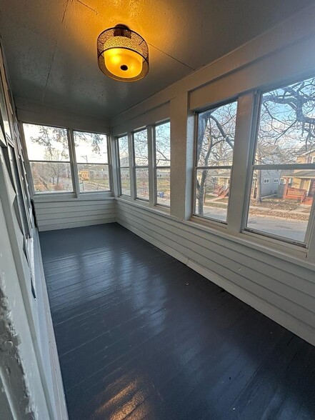 Building Photo - 486 Lawson Ave W