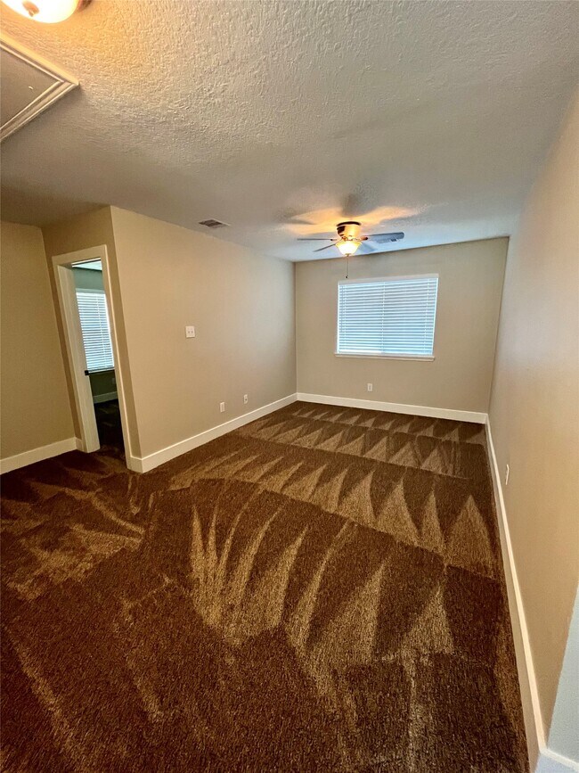 Building Photo - 3951 Town Park Ln