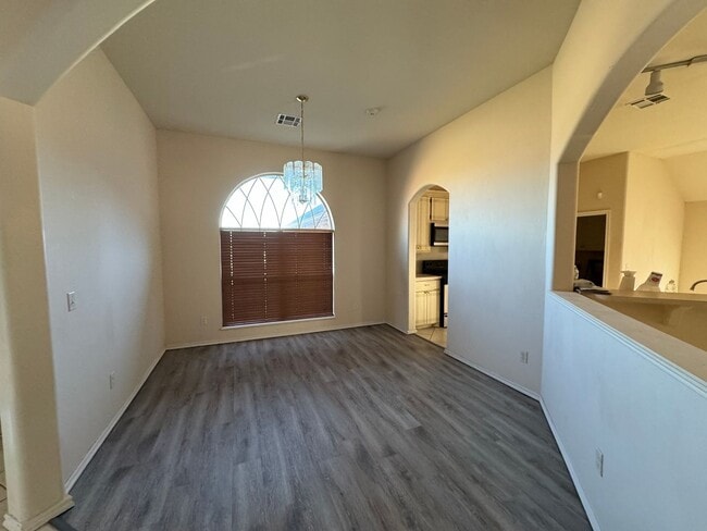 Building Photo - 4 bed in Putnam City! New luxury plank flooring , carpet , paint and new electric range!