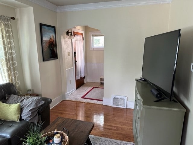 Front Entry - 2062 Ludington Ave