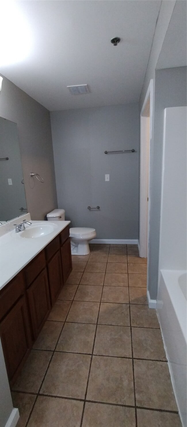 Building Photo - 1201 Spring Creek Ln