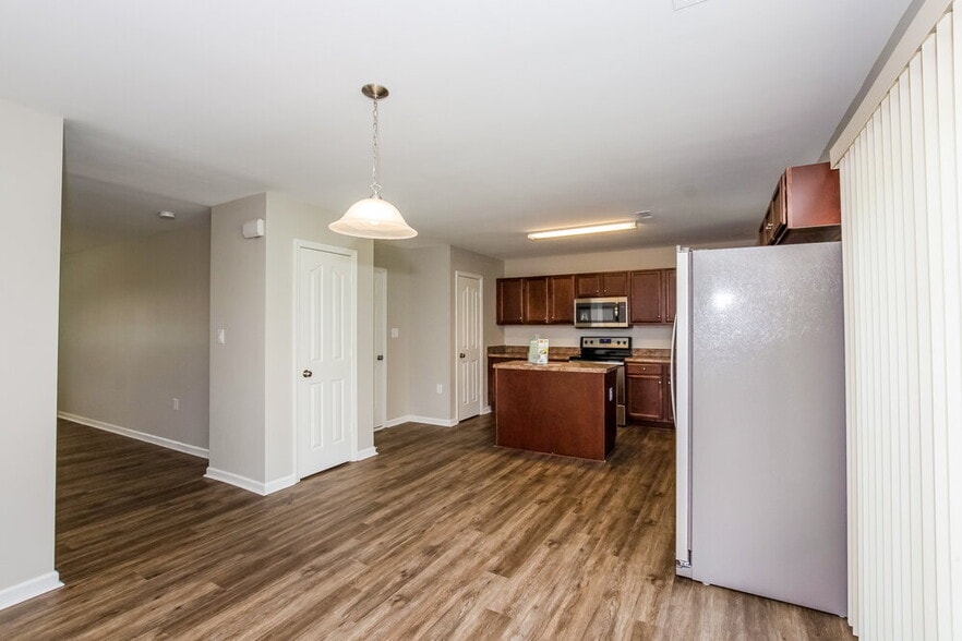 Building Photo - 1624 Eastway Dr