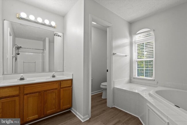 Building Photo - 2230 Community Dr