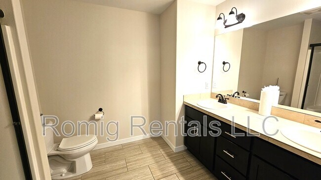 Building Photo - 1403 NE 71st Dr