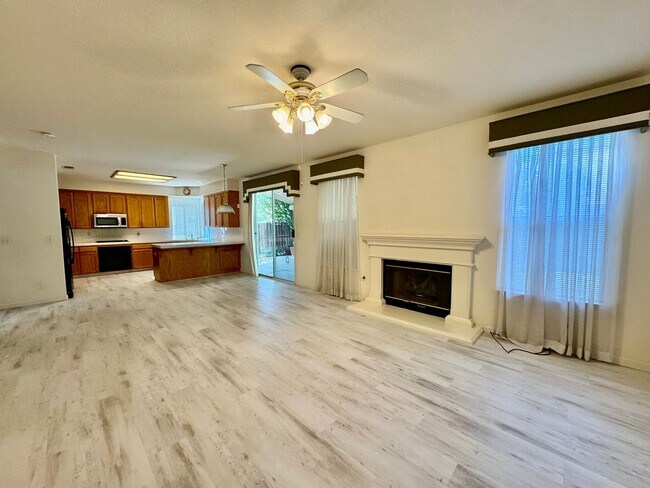 Building Photo - 915 Cardoza Rd