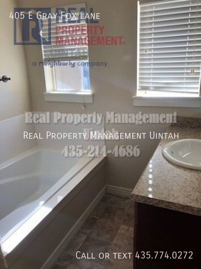 Building Photo - 405 E Gray Fox Dr