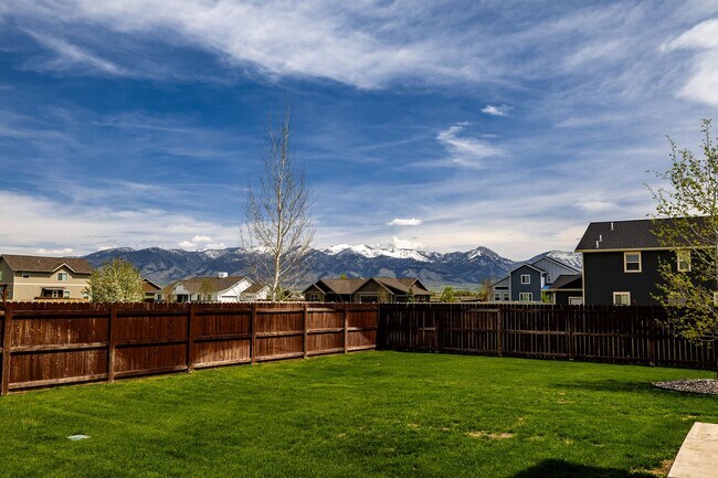 Building Photo - Beautiful home in Ryen Glenn with Fantasti...