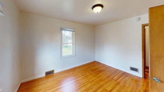 Building Photo - 820 N 13th St