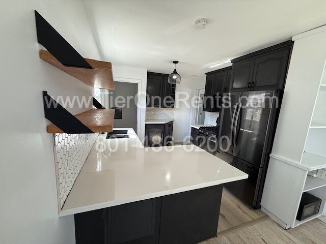 Building Photo - NO DEPOSIT option available for qualified renters!