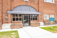 Building Photo - 400 Main St