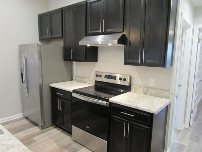 Building Photo - 612 Helen Ave