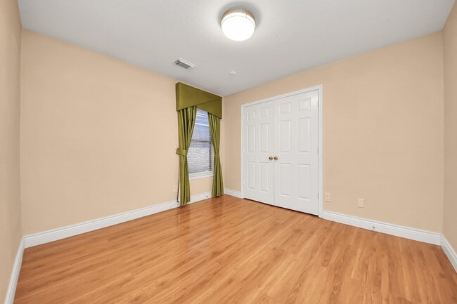 Building Photo - 5618 Painted Trail Dr