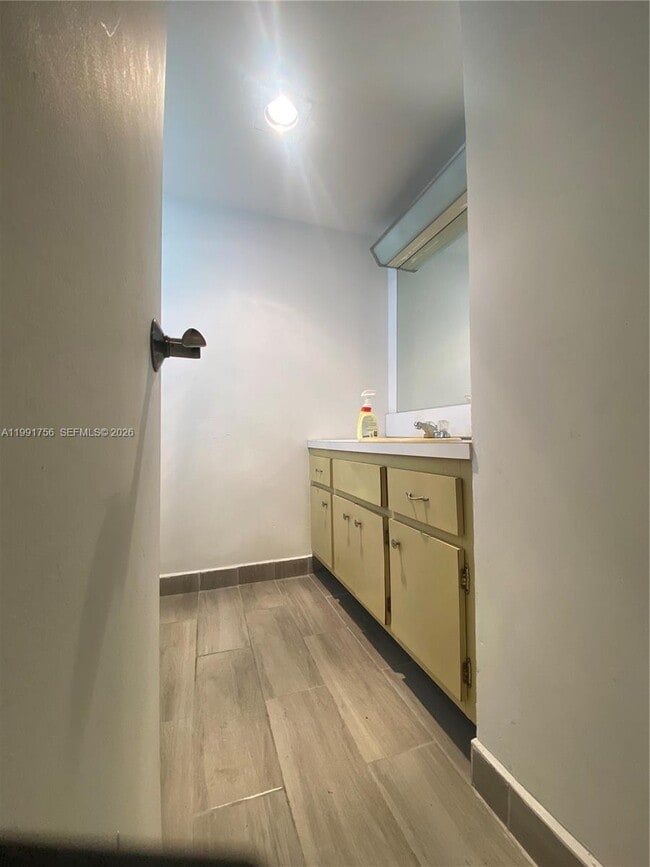 Building Photo - 443 NE 195th St