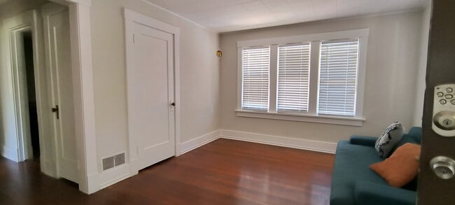 Building Photo - 117 N 200 W St