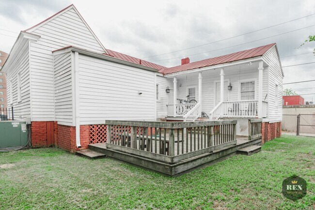 Building Photo - 411 11th St