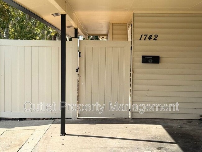 Building Photo - 1742 Potomac Ct