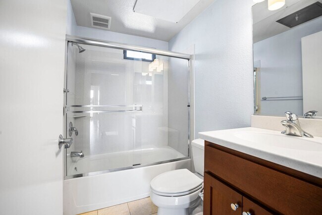 Building Photo - Townhome with EV Ready Garage!