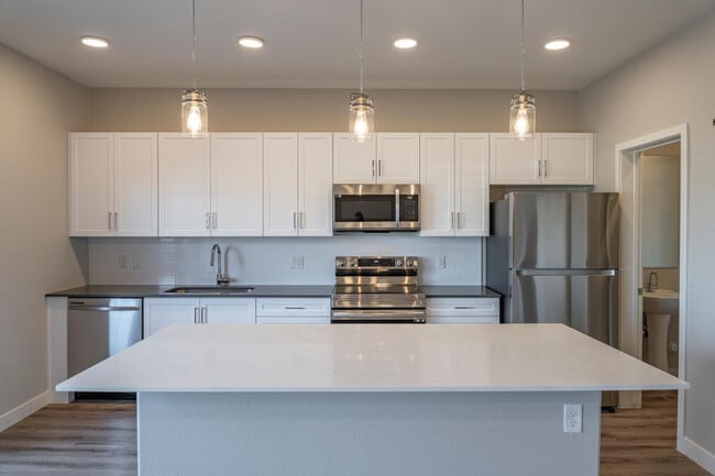 Building Photo - 432 S 32nd St