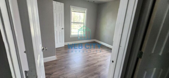 Building Photo - 15369 Flud Rd
