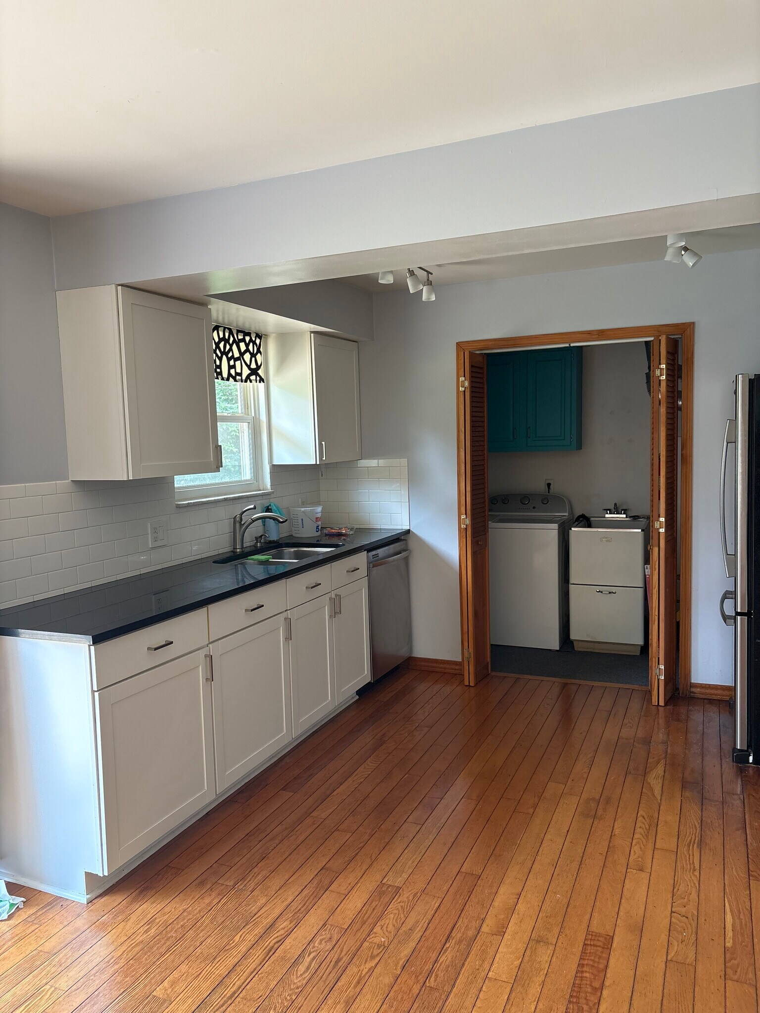 Kitchen - 3585 Culbertson Ave