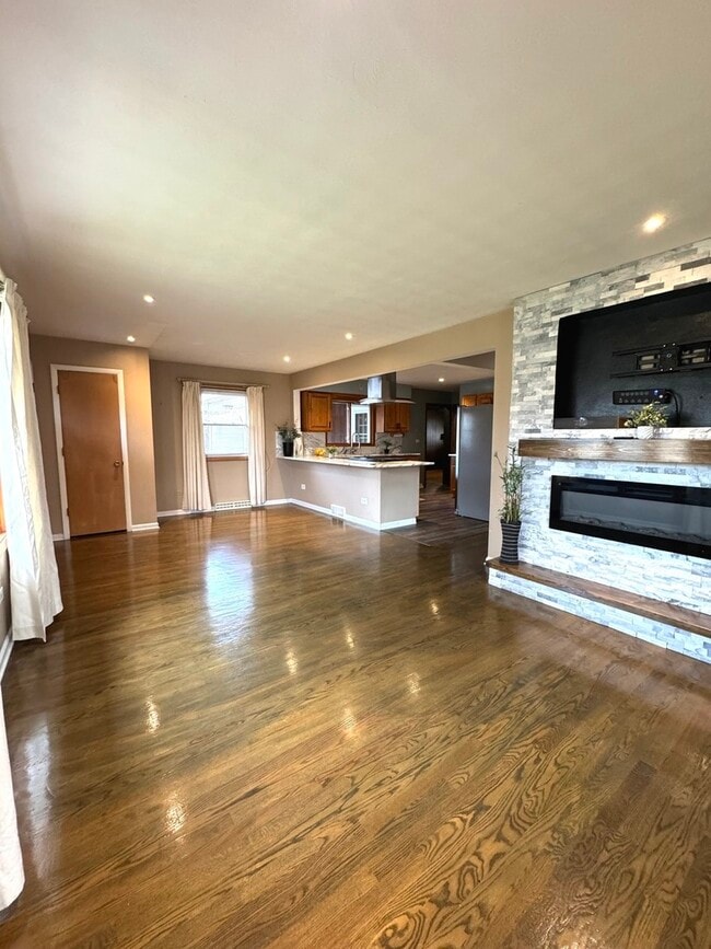 Building Photo - 3133 21st Pl