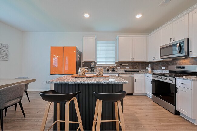 Building Photo - 17711 Vernonia Ln