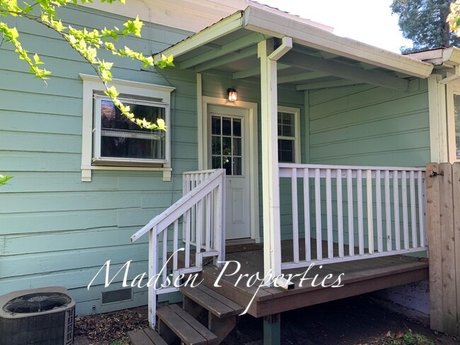 Building Photo - 397 E 6th St