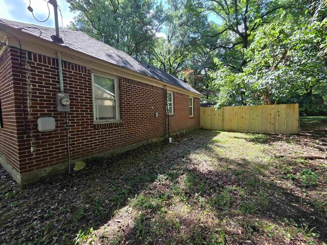 Building Photo - 1495 Alta Vista Ave