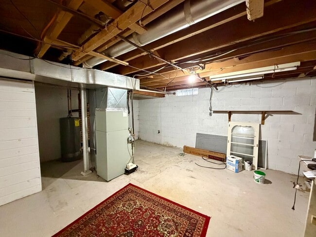 Building Photo - 3 Bed 1.5 Bath Single Family Home in Scholfield