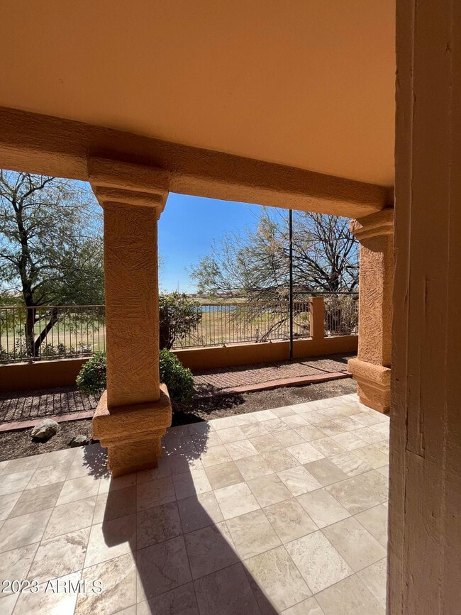 Building Photo - 1301 E Briarwood Terrace