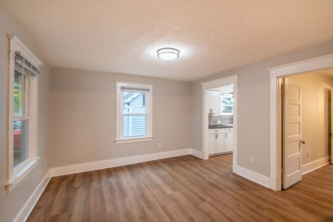 Building Photo - Newly-Remodeled 2 Bed, 1 Bath House