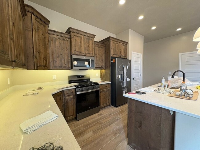 Building Photo - Brand New Townhome In Hurricane