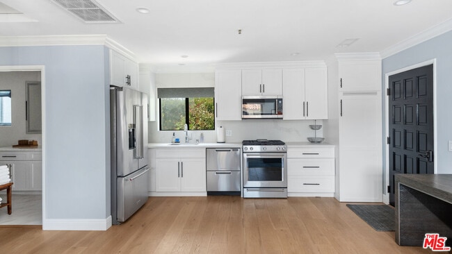 Building Photo - 28820 Grayfox St