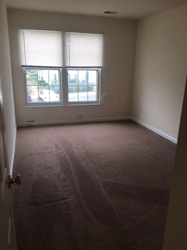 Building Photo - Fantastic 3 Bedroom Townhouse in Wellingto...
