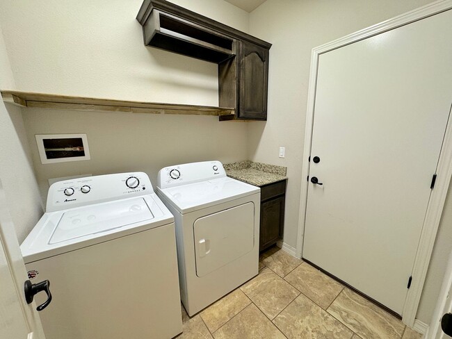 Building Photo - West El Paso 4 bed Refrig A/C