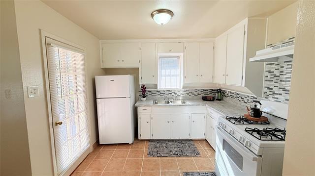 Building Photo - 1560 Danube Dr