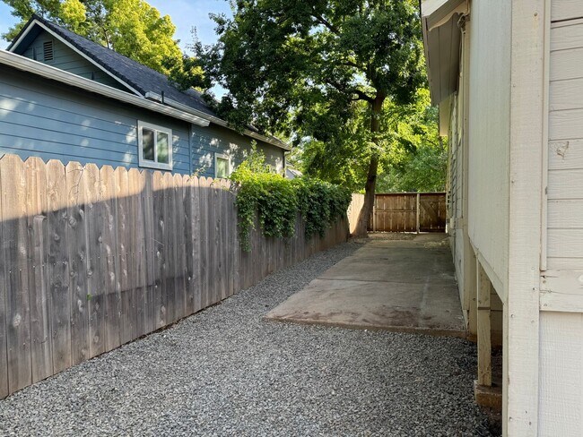 Building Photo - **Reserve for SUMMER 2026** - Beautiful Craftsman in Historic Barber District