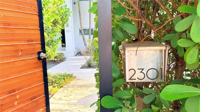 Building Photo - 2301 S Miami Ave