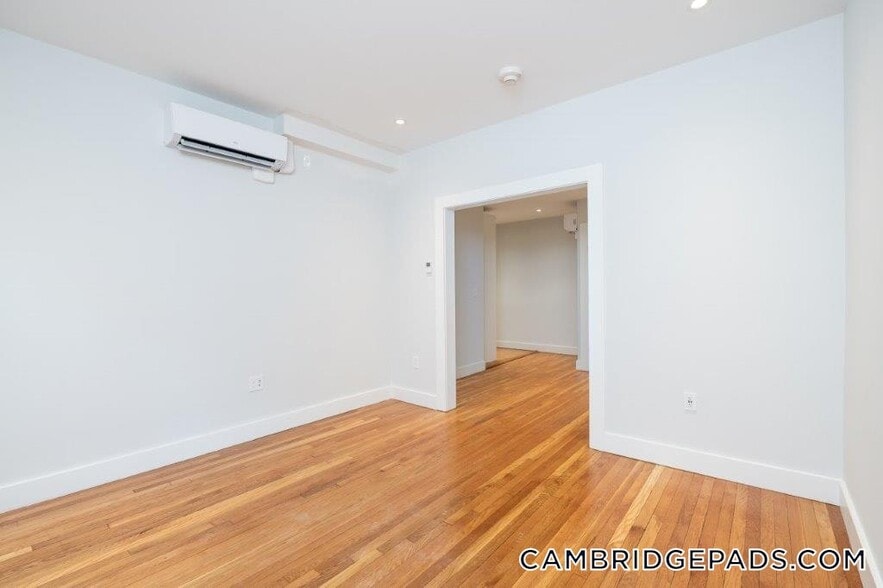 Building Photo - 18 Forest St