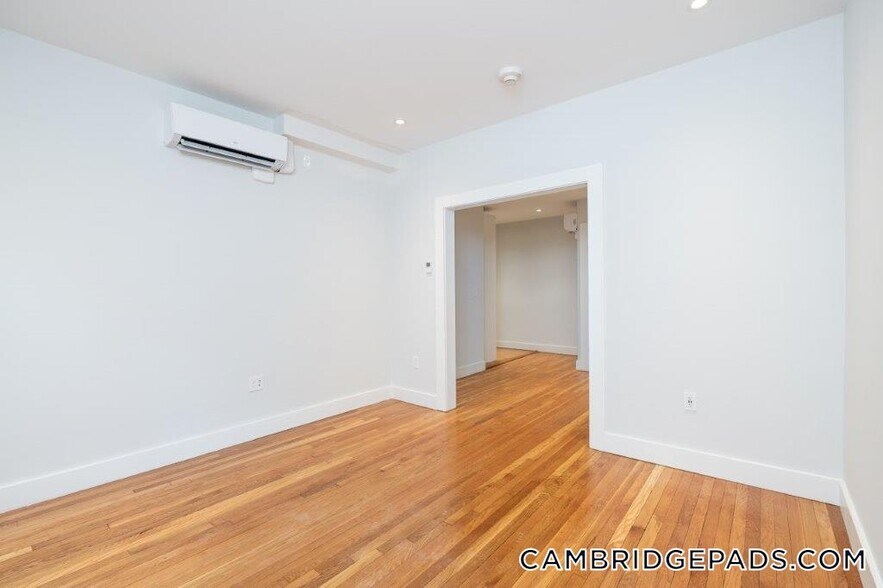 Building Photo - 18A Forest St