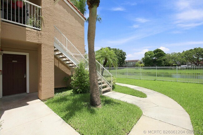Building Photo - 10581 SW 155th Ct