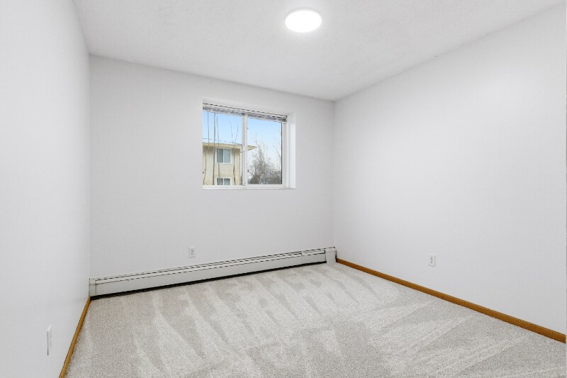 Building Photo - 1100 69th Ave N