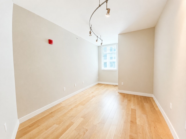 Building Photo - Beautiful Palazzo condo in the heart of downtown Bellevue!