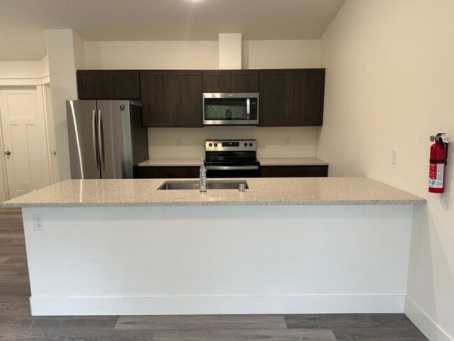 Building Photo - 2847 E Lakeview Rd