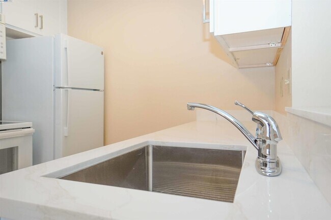 Building Photo - 3670 Silver Oaks Way