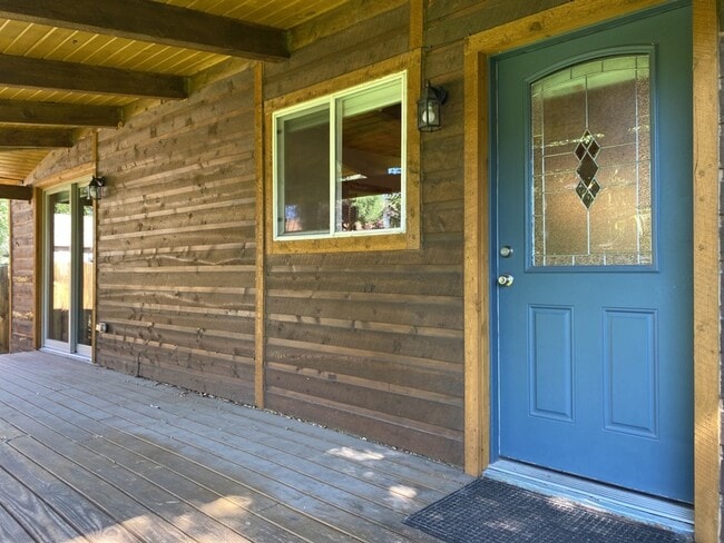 Building Photo - Updated Old Town 3 Bed 2 Bath Home w/ fenced yard and 1 car garage