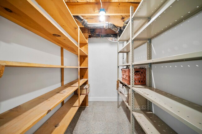Building Photo - 253 Valley Ridge Dr