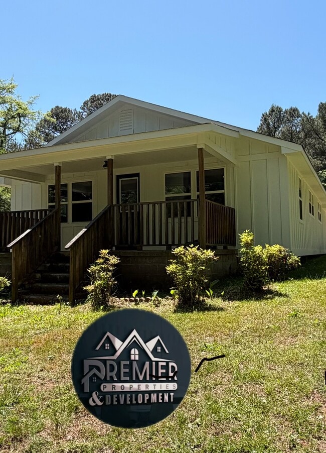 Building Photo - Adamsburg Home