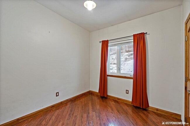 Building Photo - Eagle River Valley Escape